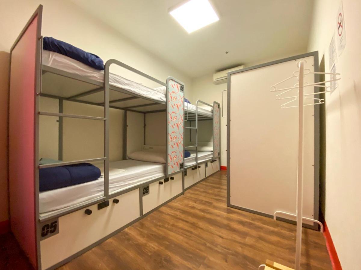 Single Bed 6-Bed Mixed Dormitory Room